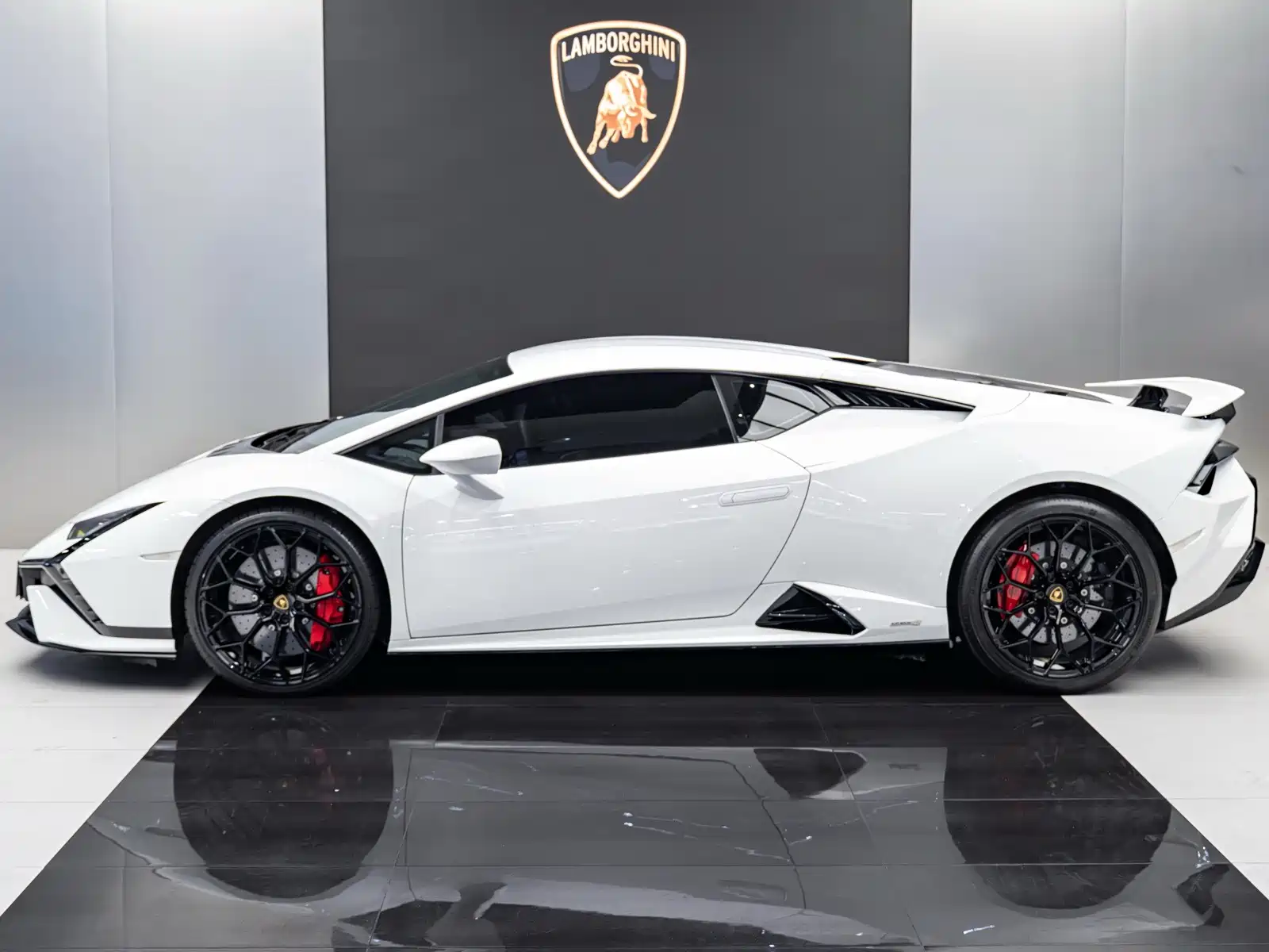 Фото 10 - Lamborghini Huracán