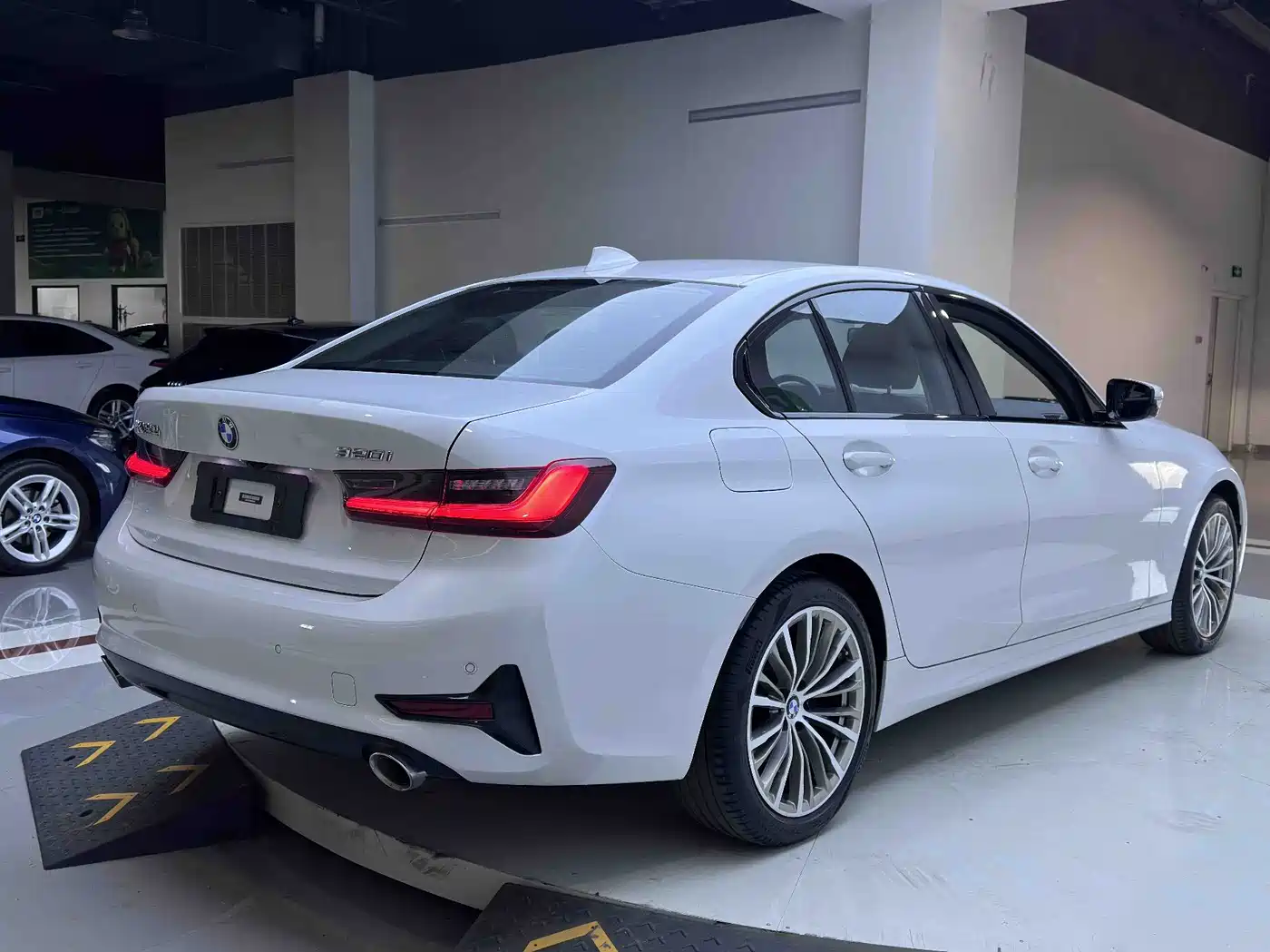 BMW 3 Series 2022 320i Sport Package фото 5
