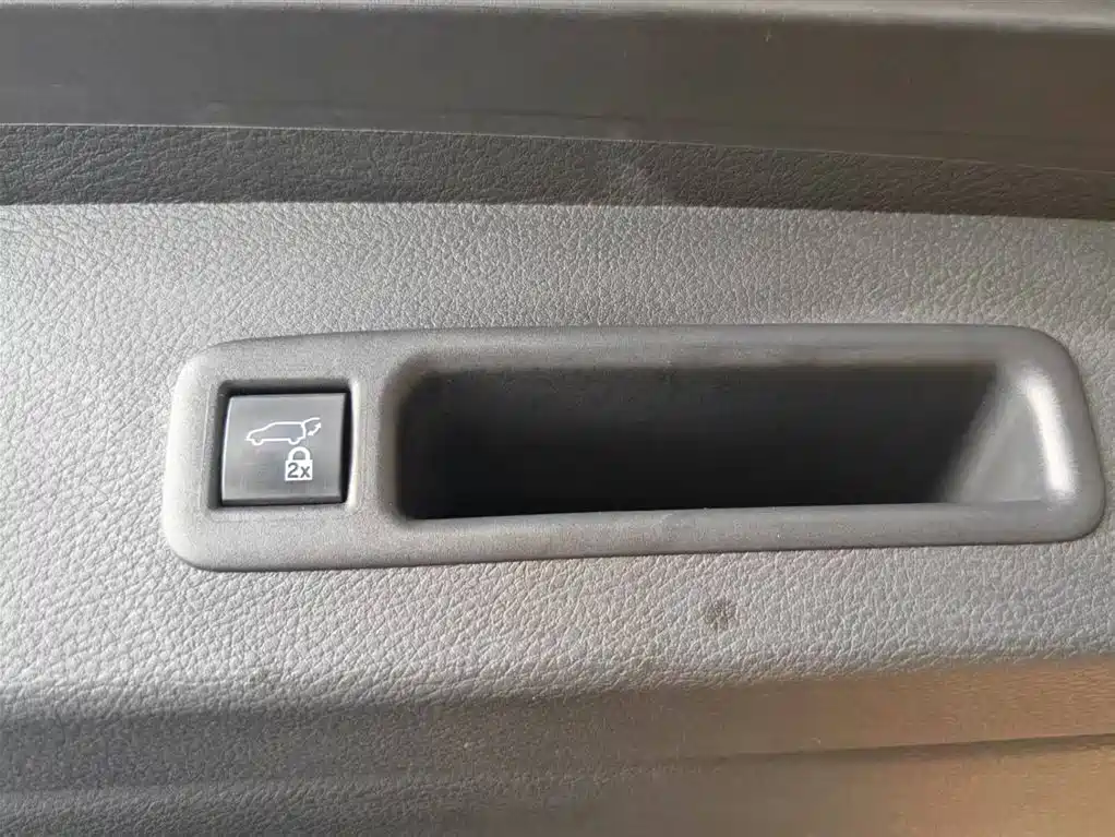 Toyota Sienna 2024 2.5L Hybrid Ultimate Premium Edition фото 18