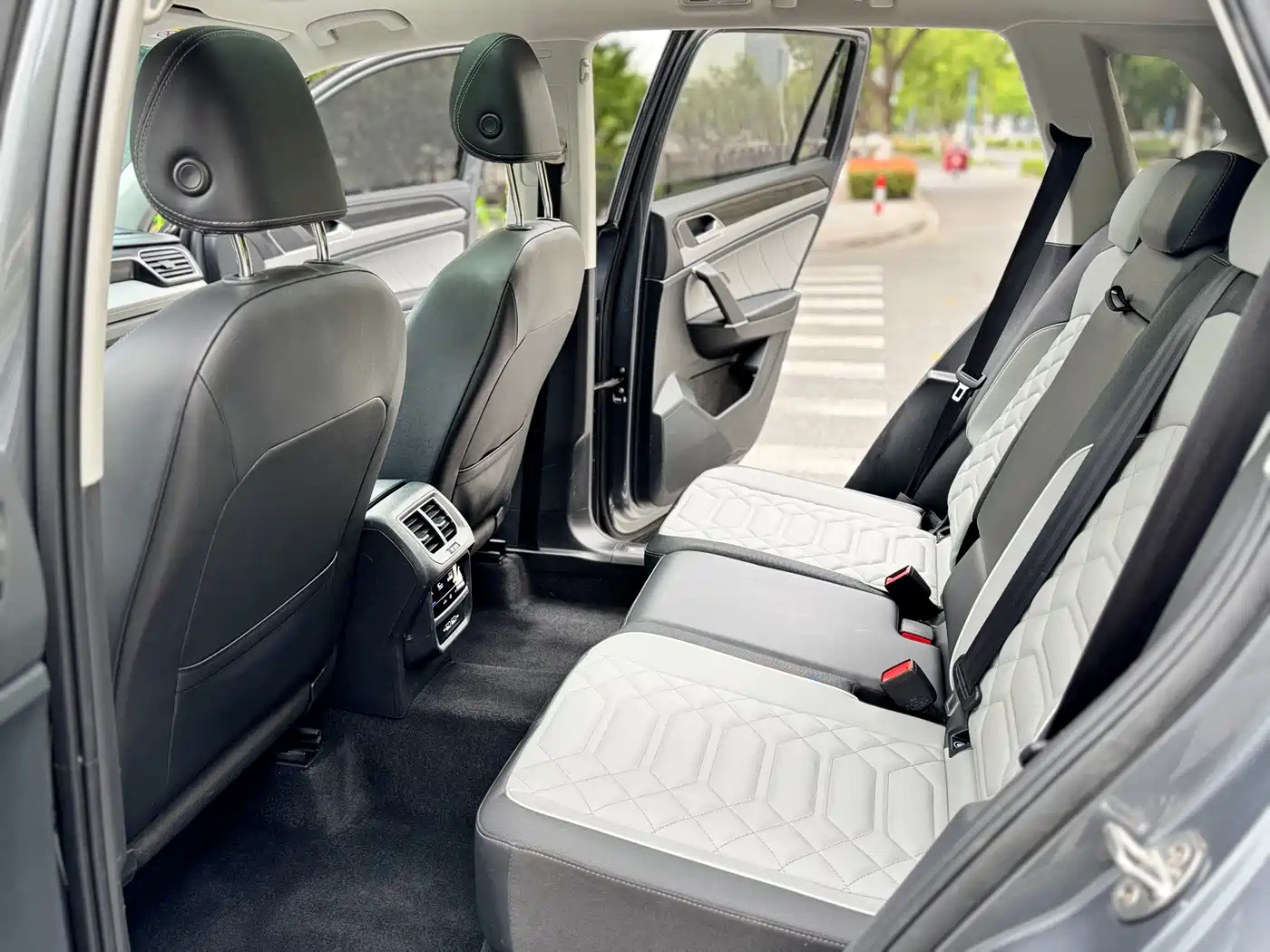 Volkswagen Tayron 2023 330TSI 2WD Luxury Plus Advanced Edition фото 9