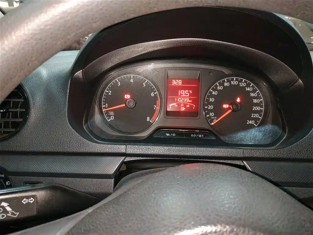 Volkswagen Jetta 2015 1.6L Manual Trend фото 12