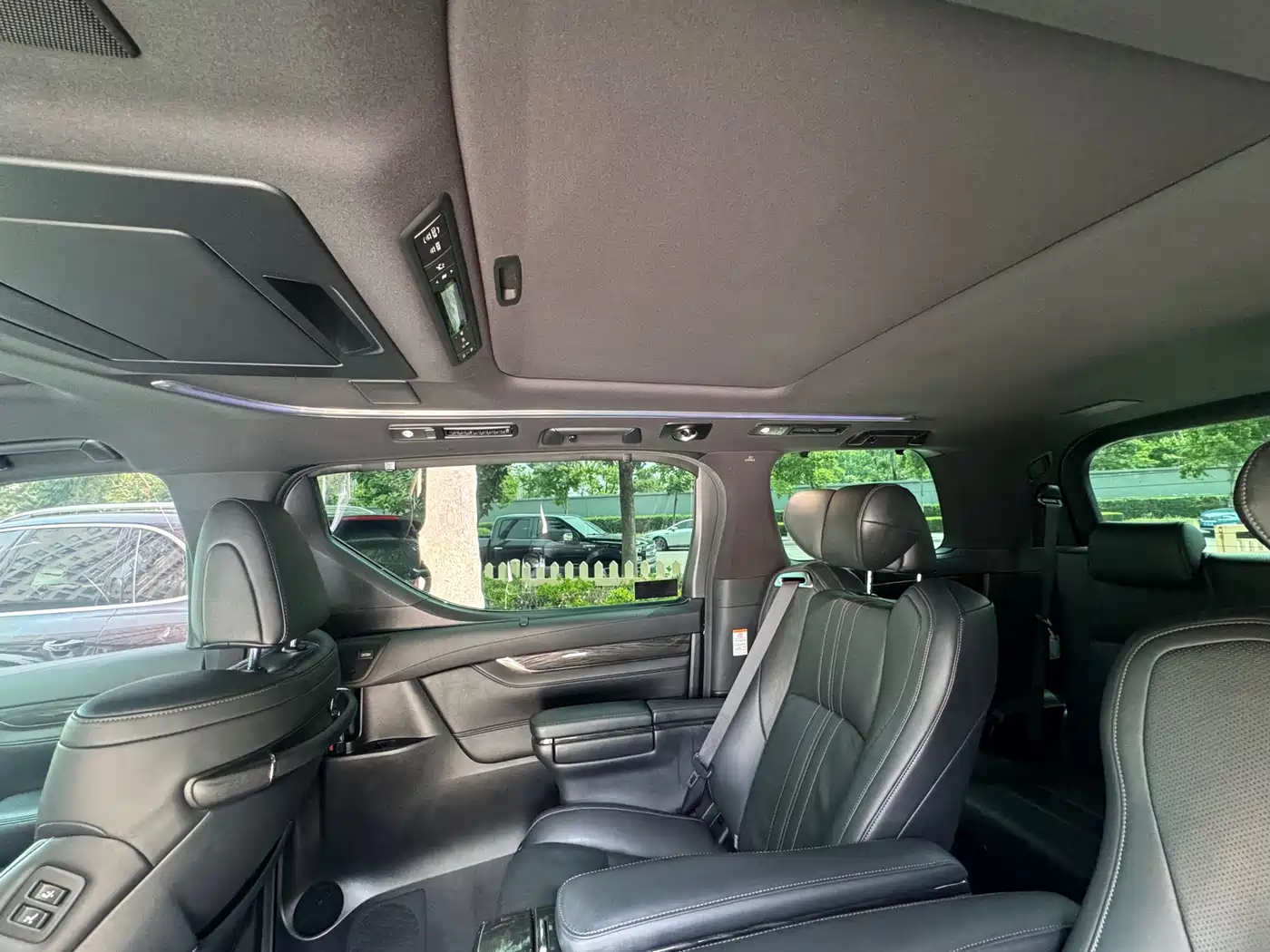 Lexus LM 2020 2020 300h Seven-Seater Elegance Edition