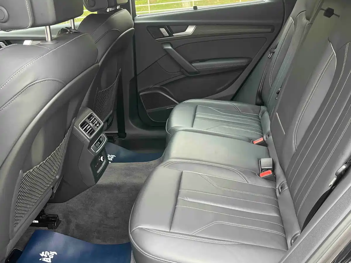 Audi Q5L 2025 45th Anniversary Edition 45 TFSI Premium Sport фото 11