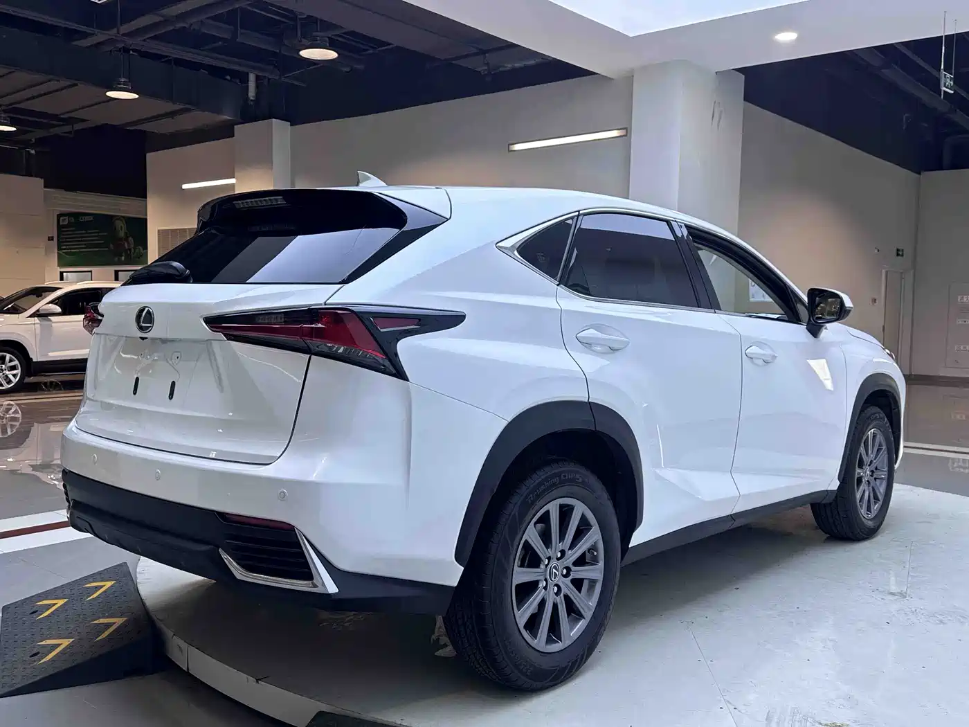 Lexus NX 2020 200 FWD Sharp Edition China VI фото 6
