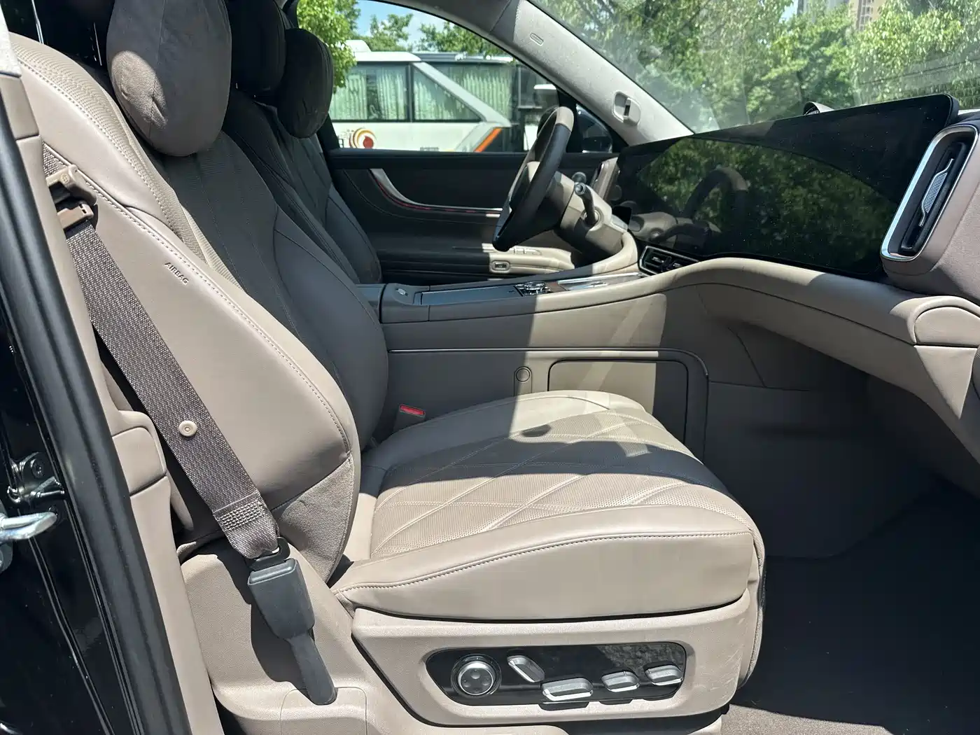 AITO Wenjie AITO M9 2025 Extended Range Ultra 52kWh 6-Seater фото 5