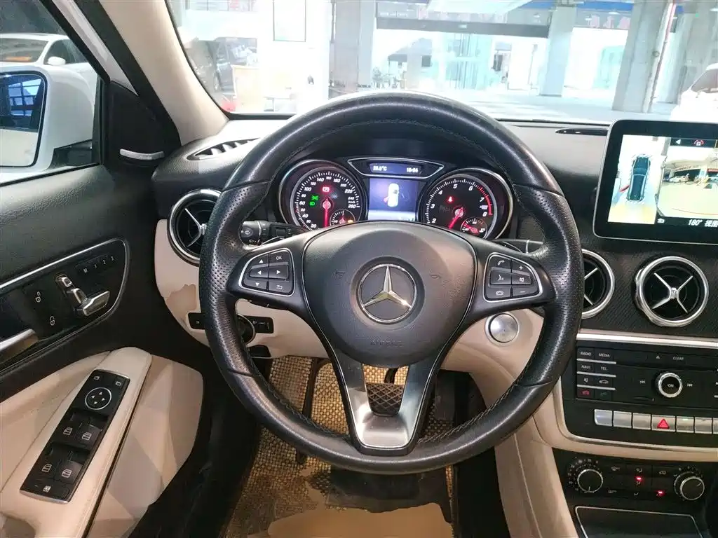 Mercedes-Benz GLA 2017 GLA 200 Dynamic фото 11