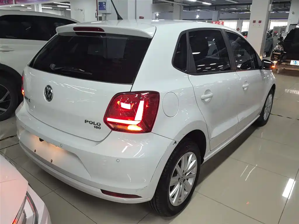 Volkswagen Polo 2014 1.6L Automatic Comfort Edition фото 5