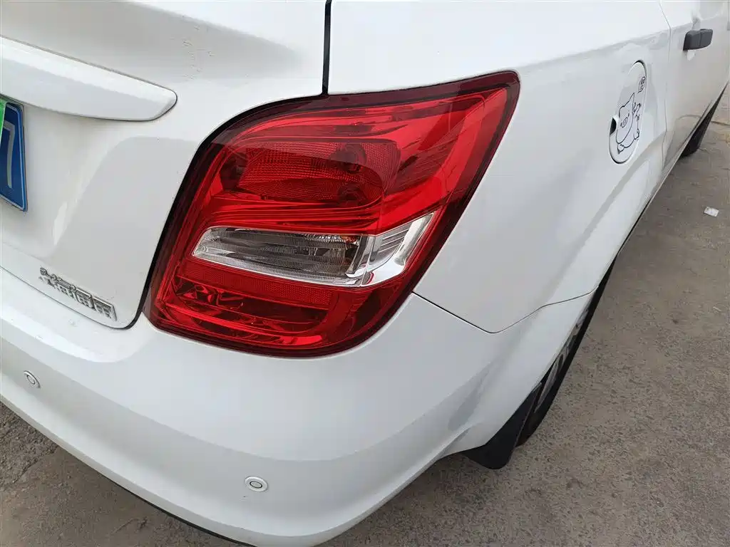Chevrolet Aveo 2014 Sedan 1.4SL AT Fashion Sunroof Edition фото 8