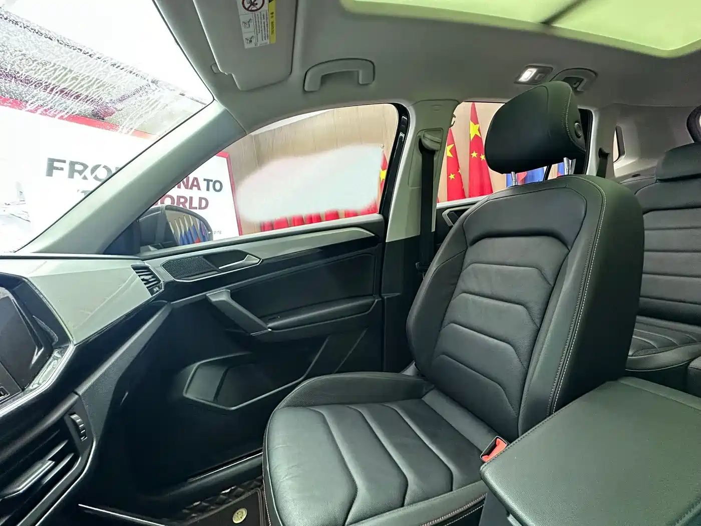 Volkswagen Tayron 2022 280TSI 2WD Luxury Smart Connect Edition фото 13