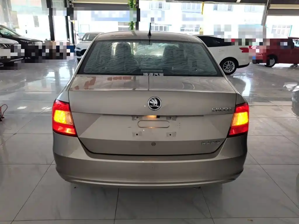 Škoda Rapid 2015 1.6L Automatic Smart Selection фото 6