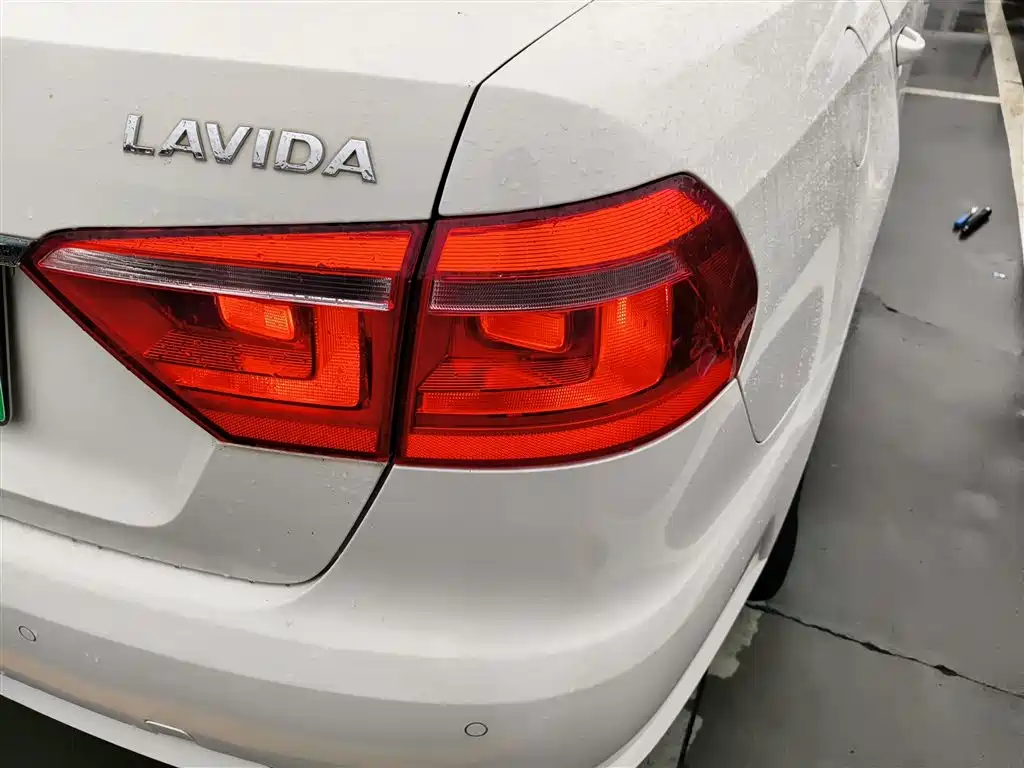 Volkswagen Lavida 2013 Facelift Classic 1.6L Automatic Comfort фото 8