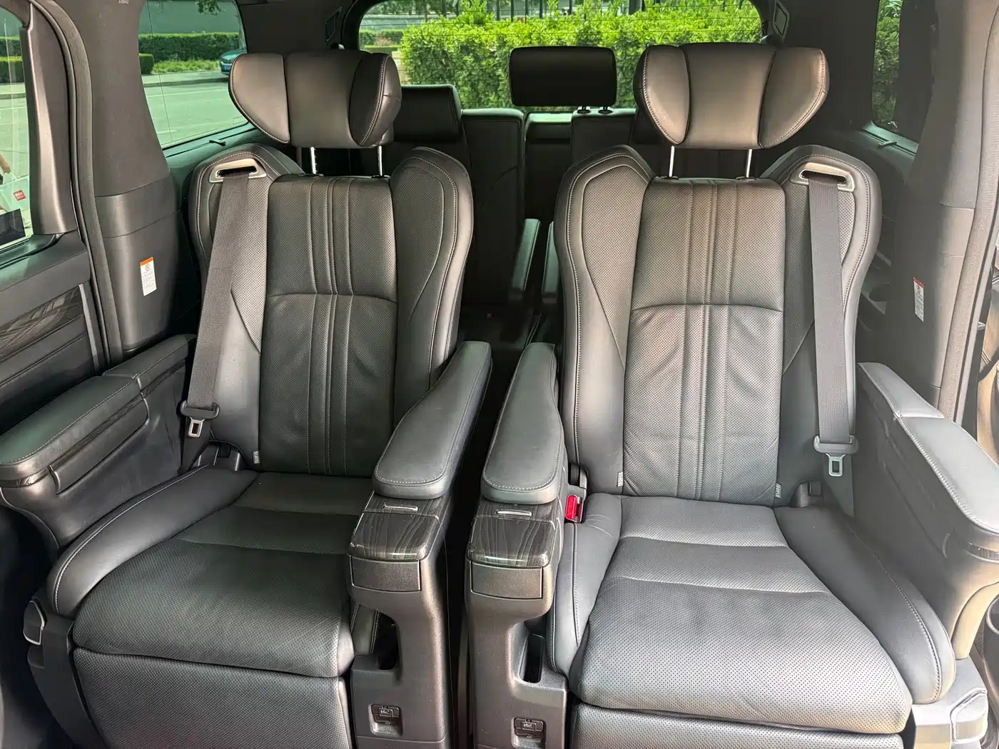 Lexus LM 2020 2020 300h Seven-Seater Elegance Edition