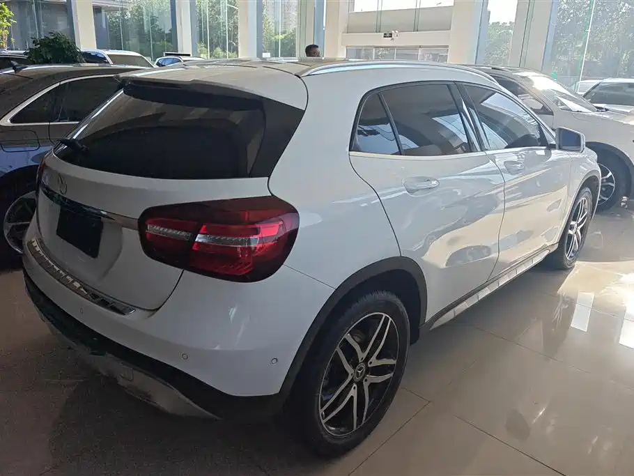 Mercedes-Benz GLA 2017 GLA 200 Fashion фото 3