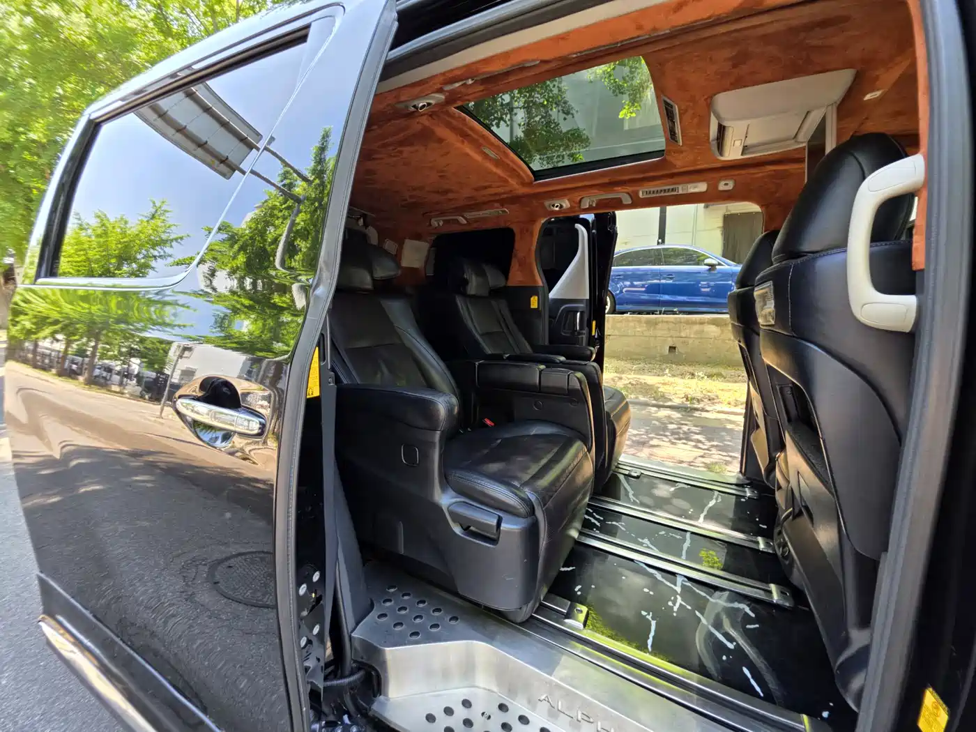 Toyota Alphard 2012 3.5L Premium Edition фото 11