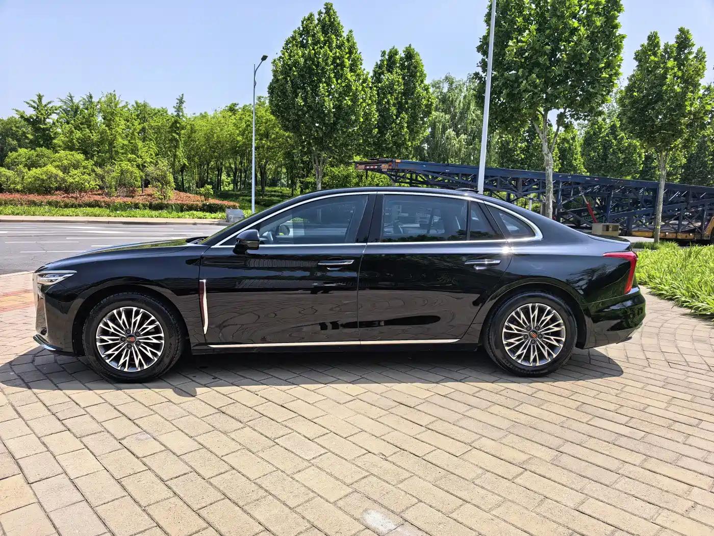 Hongqi H5 2024 1.5T DCT Smart Connect Flag Rhythm Edition фото 4