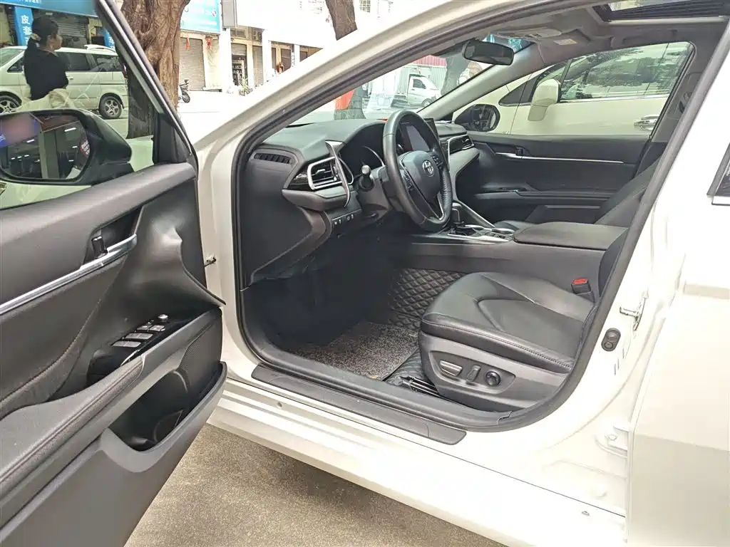 Toyota Camry 2023 Hybrid 2.5HGVP Leading Edition фото 16