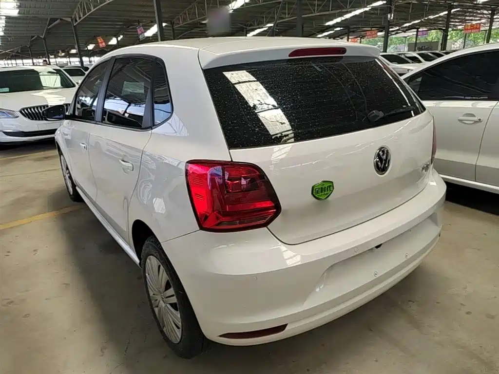Volkswagen Polo 2016 1.6L Automatic Comfort фото 5