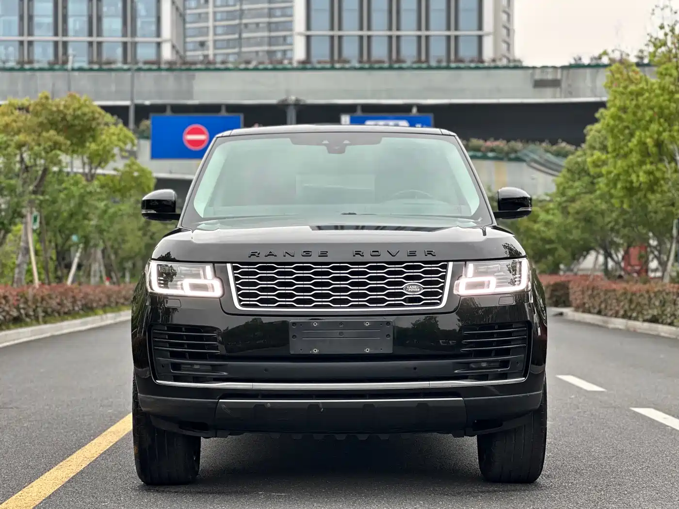 Land Rover Range Rover 2019 3.0 SCV6 Heritage Edition фото 2