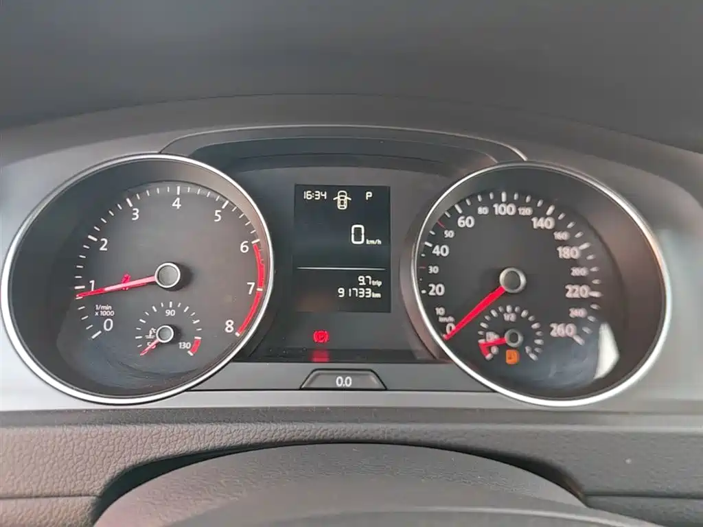 Volkswagen Golf 2016 1.6L Automatic Fashion фото 12