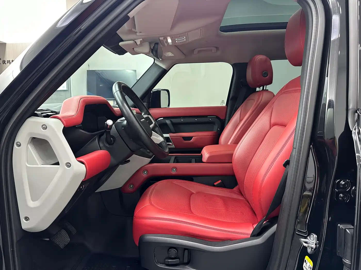 Land Rover Defender 2021 110 P400 SE фото 9