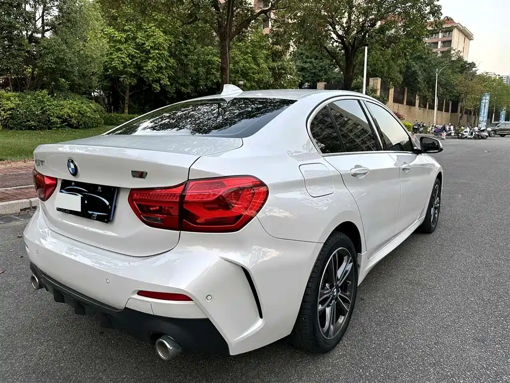 BMW 1 Series 2022 120i M Sport фото 6
