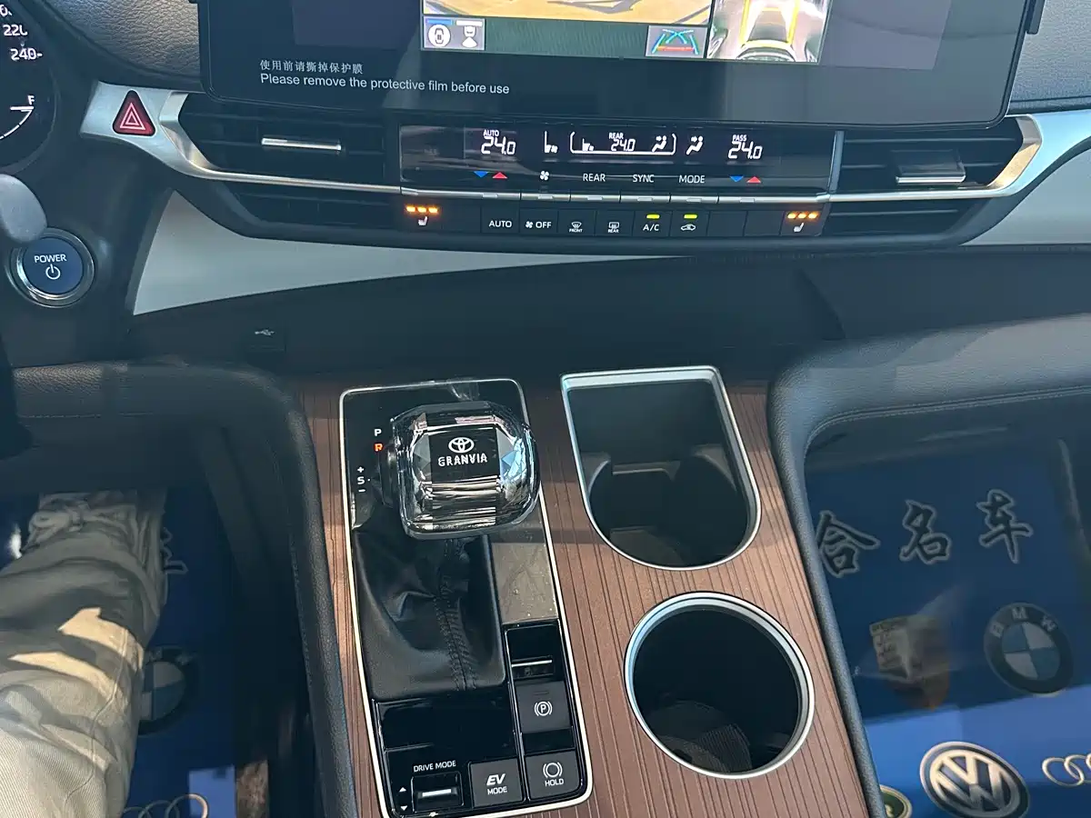 Toyota Granvia 2023 2.5L Hybrid Prestige PLUS Edition фото 15