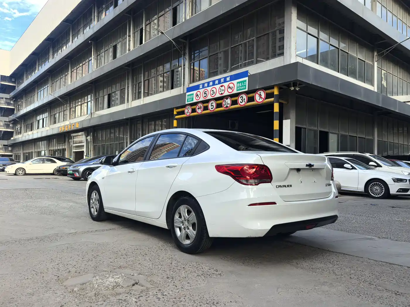 Chevrolet Cavalier 2016 1.5L Manual Enjoyment Edition фото 4