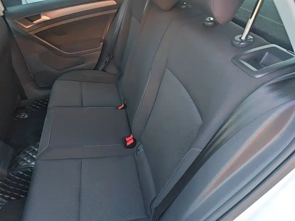 Volkswagen Golf 2016 1.6L Automatic Fashion фото 17