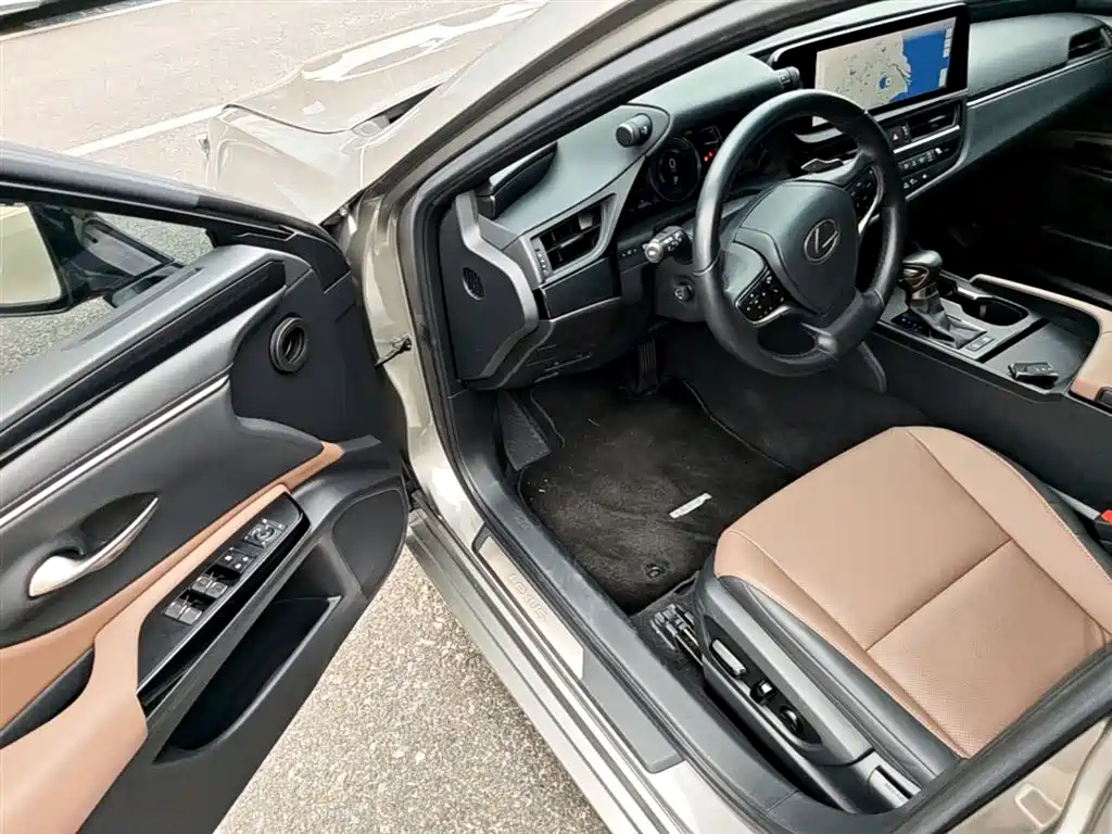 Lexus ES 2022 300h Ultimate Edition фото 23