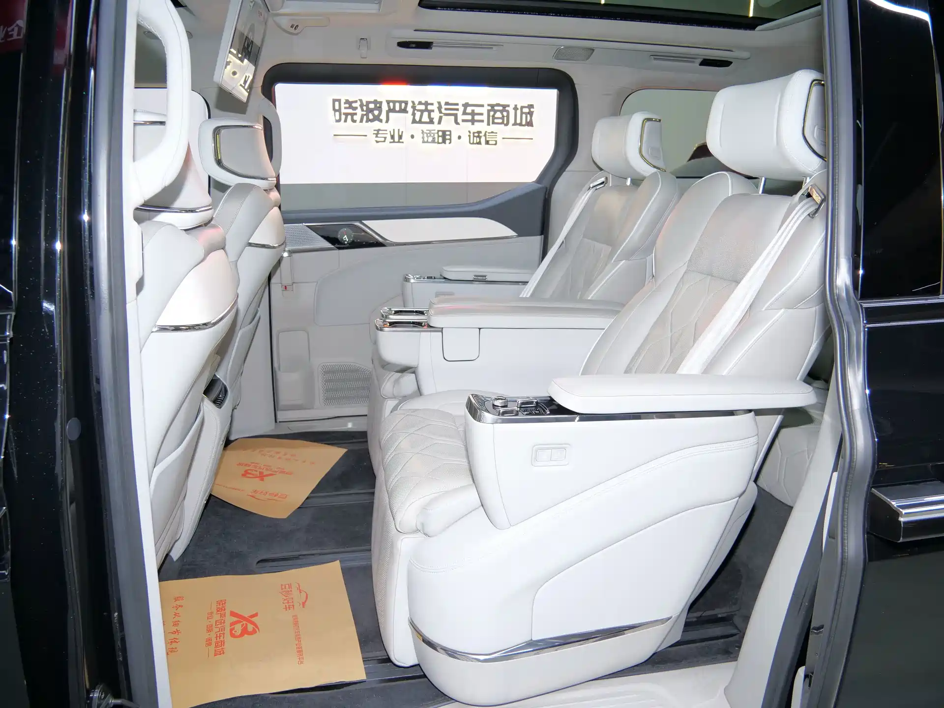 Фото 6 - Volvo EM90
