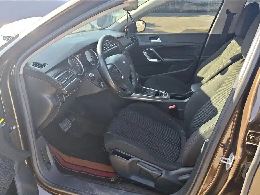 Peugeot 408 2015 Model 1.2T Automatic Luxury Edition фото 9
