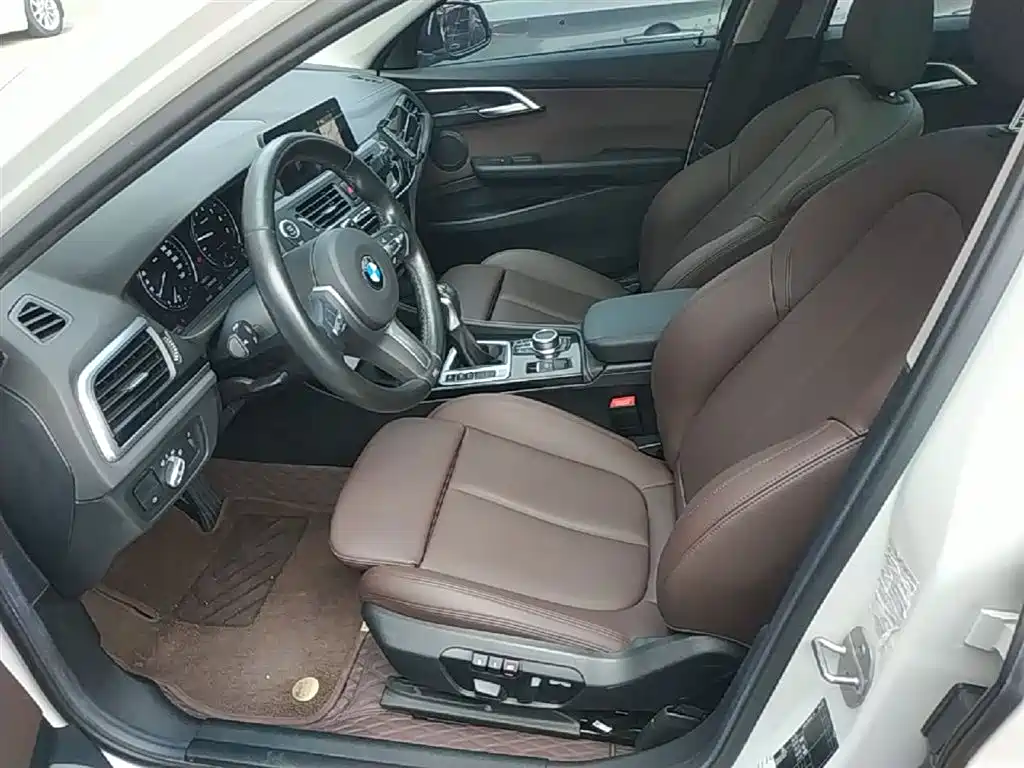 BMW 1 Series 2019 120i Leading M Sport Package фото 15