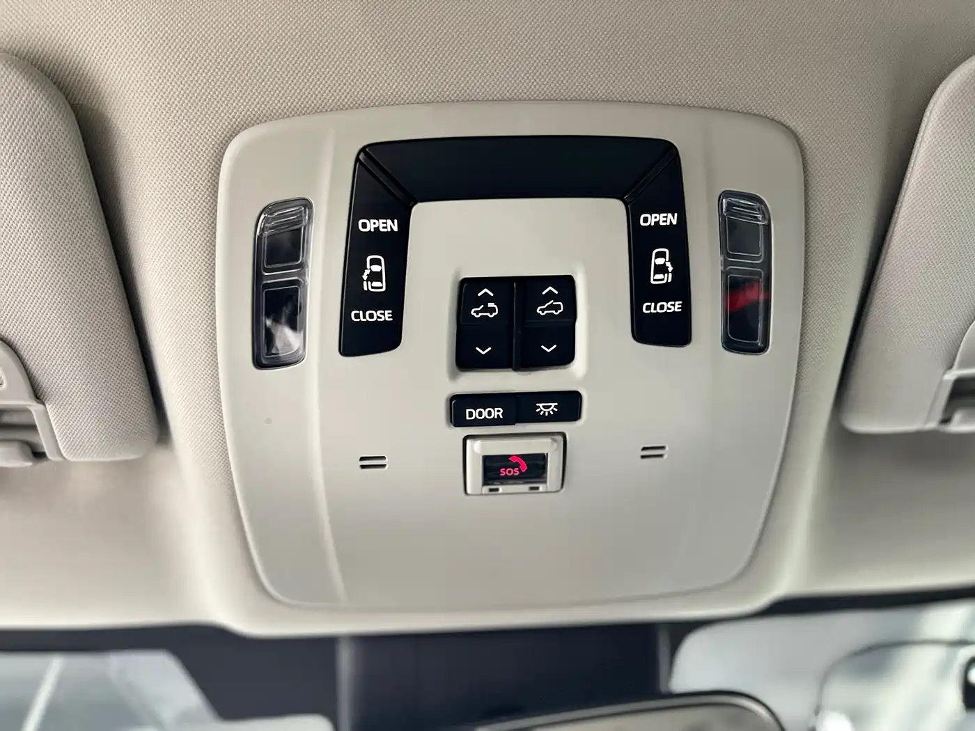 Toyota Granvia 2024 2.5L Hybrid Comfort фото 11