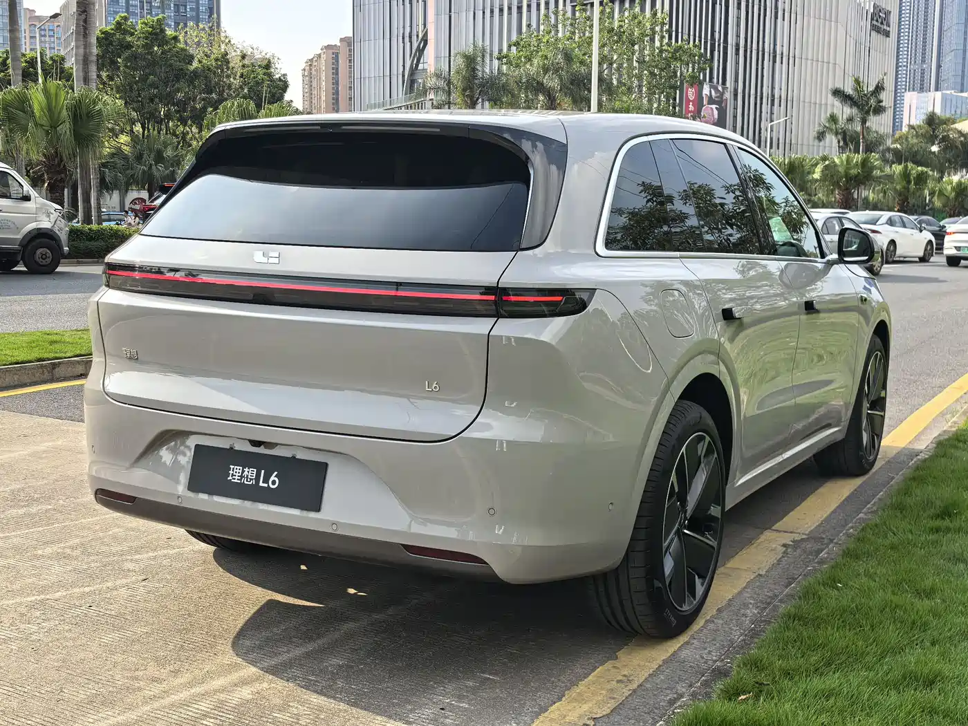 Li Auto L6 2025 Max Smart Renewal Edition фото 11