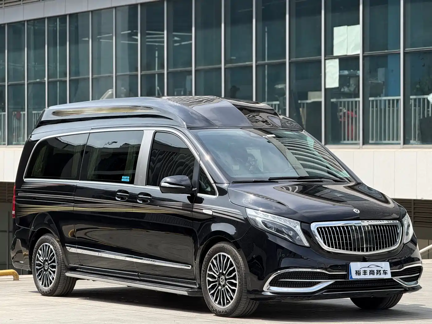 Mercedes-Benz V-Class 2022 V 260 L Long Wheelbase Luxury Edition фото 3