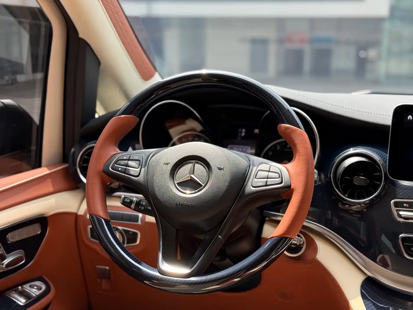 Mercedes-Benz V-Class 2022 V 260 L Long Wheelbase Luxury Edition фото 8