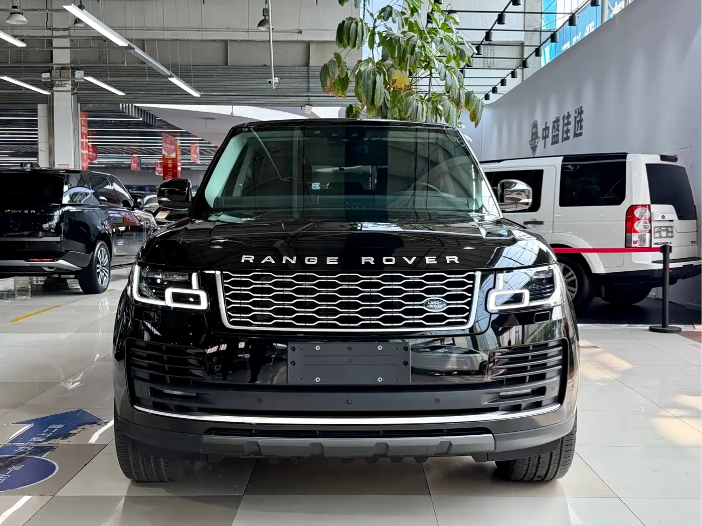 Land Rover Range Rover 2019 3.0 SC V6 Heritage Extended Edition фото 2