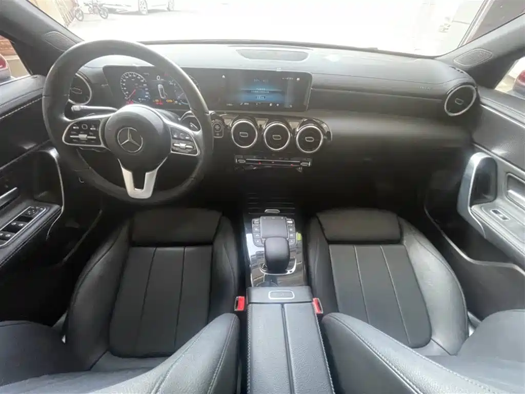 Mercedes-Benz A-Class 2020 Facelift A 200 L Sport Sedan Dynamic фото 14