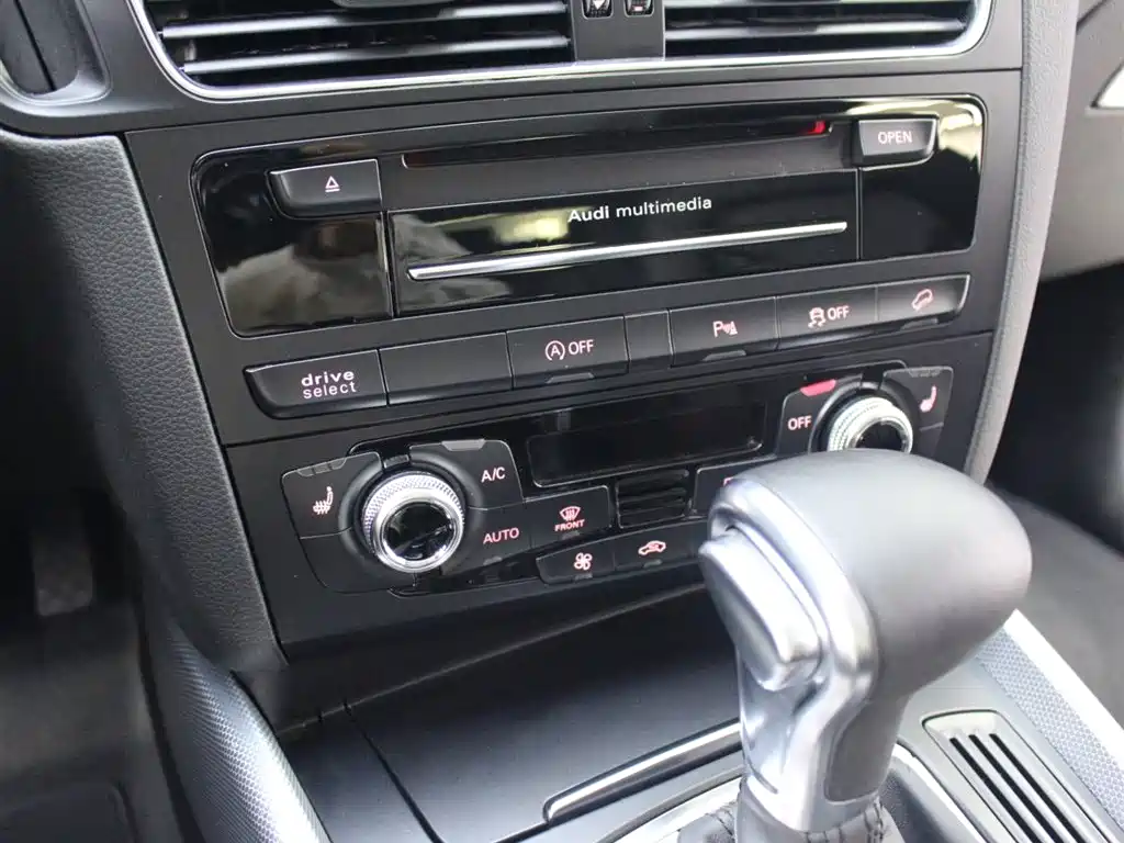 Audi Q5 (Import) 2013 45 TFSI quattro Sport фото 9