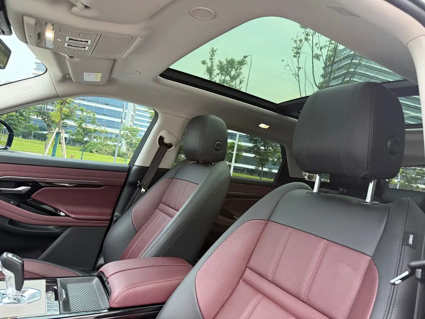 Land Rover Range Rover Evoque 2023 Range Rover Evoque L 249PS Luxury Edition фото 17