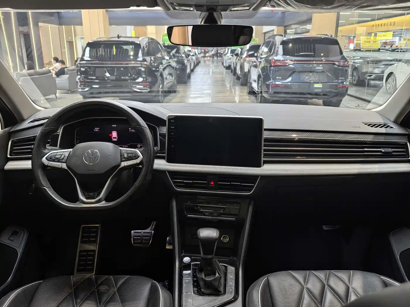 Volkswagen Tiguan L 2024 330TSI Automatic 2WD R-Line Premium Enjoyment Edition фото 7