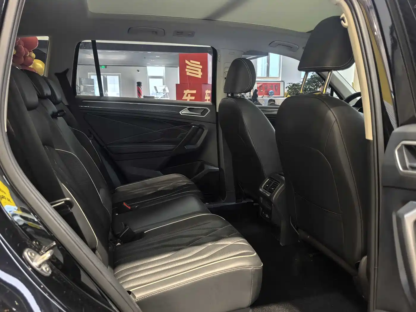 Volkswagen Tiguan L 2024 330TSI Automatic 2WD R-Line Premium Enjoyment Edition фото 10