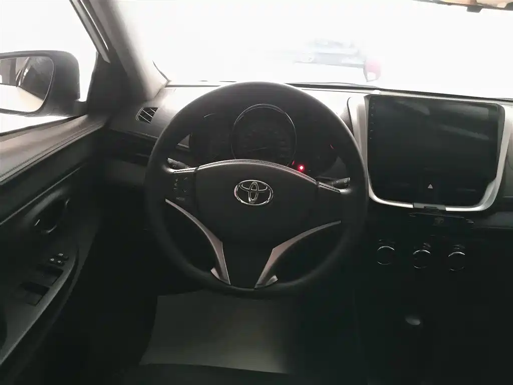 Toyota Vios FS 2021 1.5L CVT Fengchi Edition фото 11