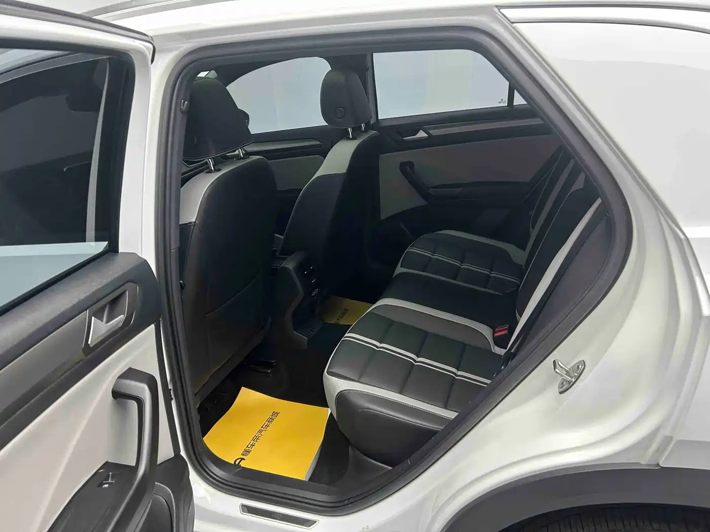 Volkswagen T-ROC 2023 300TSI DSG 2WD Dawn Edition фото 11