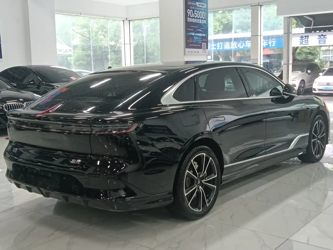 Voyah Auto VOYAH Zhuiguang 2024 PHEV AWD Ultra Long Range Flagship фото 12