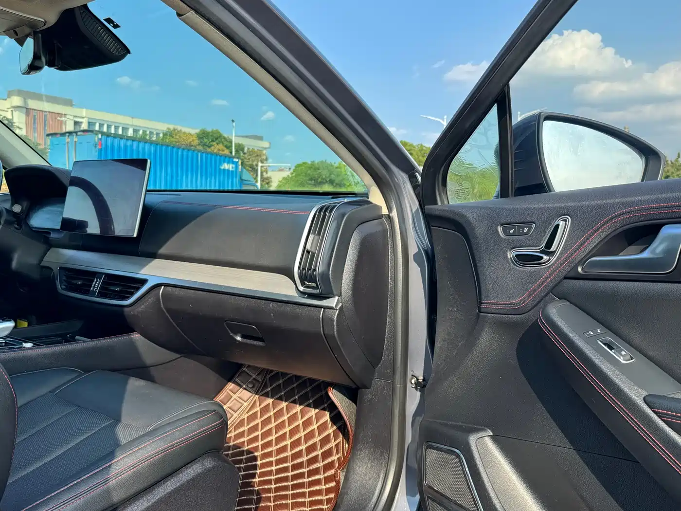 BYD Tang New Energy 2018 DM 2.0T AWD Smart Connection Enjoy Edition 7-Seater China V фото 19