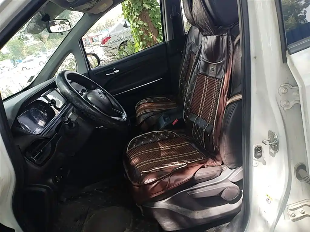 GAC Trumpchi Trumpchi M6 2019 270T Automatic Luxury (7-seater) China V фото 15