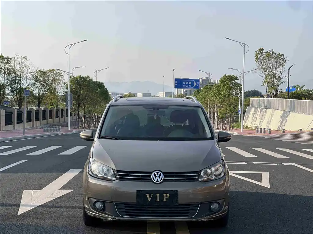 Volkswagen Touran 2015 1.4T DSG Comfort Edition 5-seater фото 2