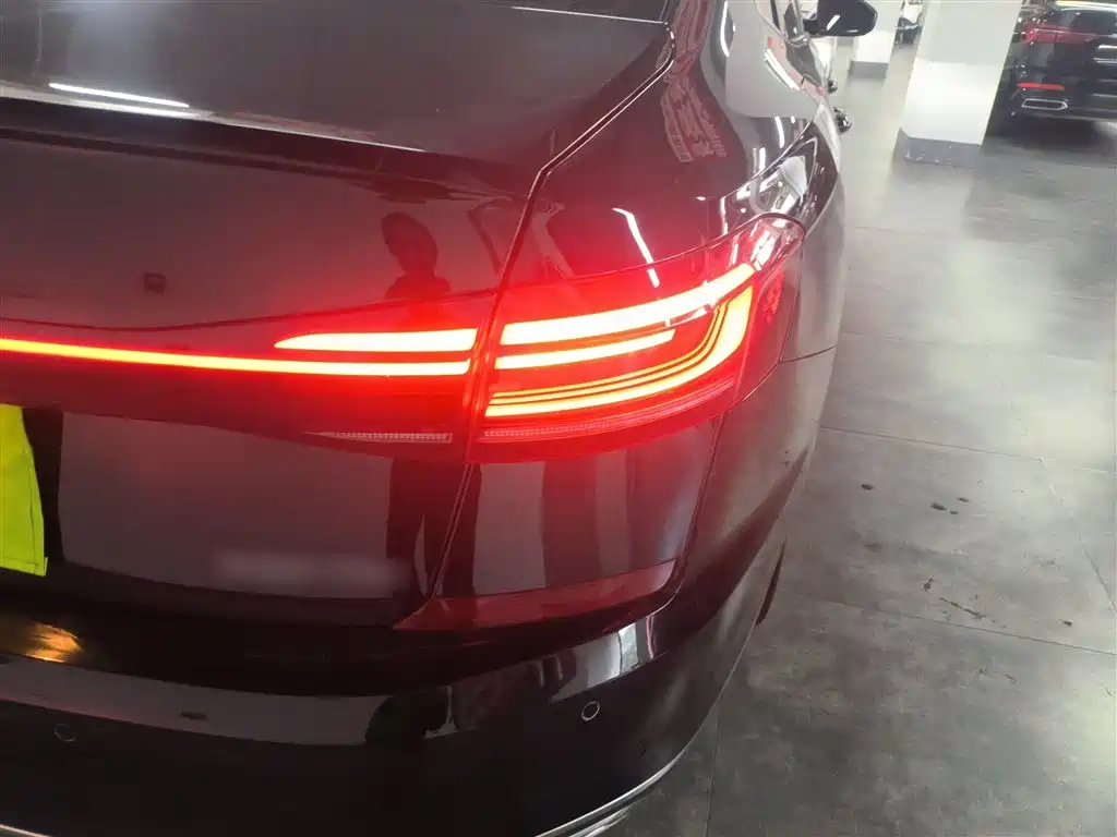 Volkswagen Passat 2023 330TSI Starlight Elite Edition фото 8