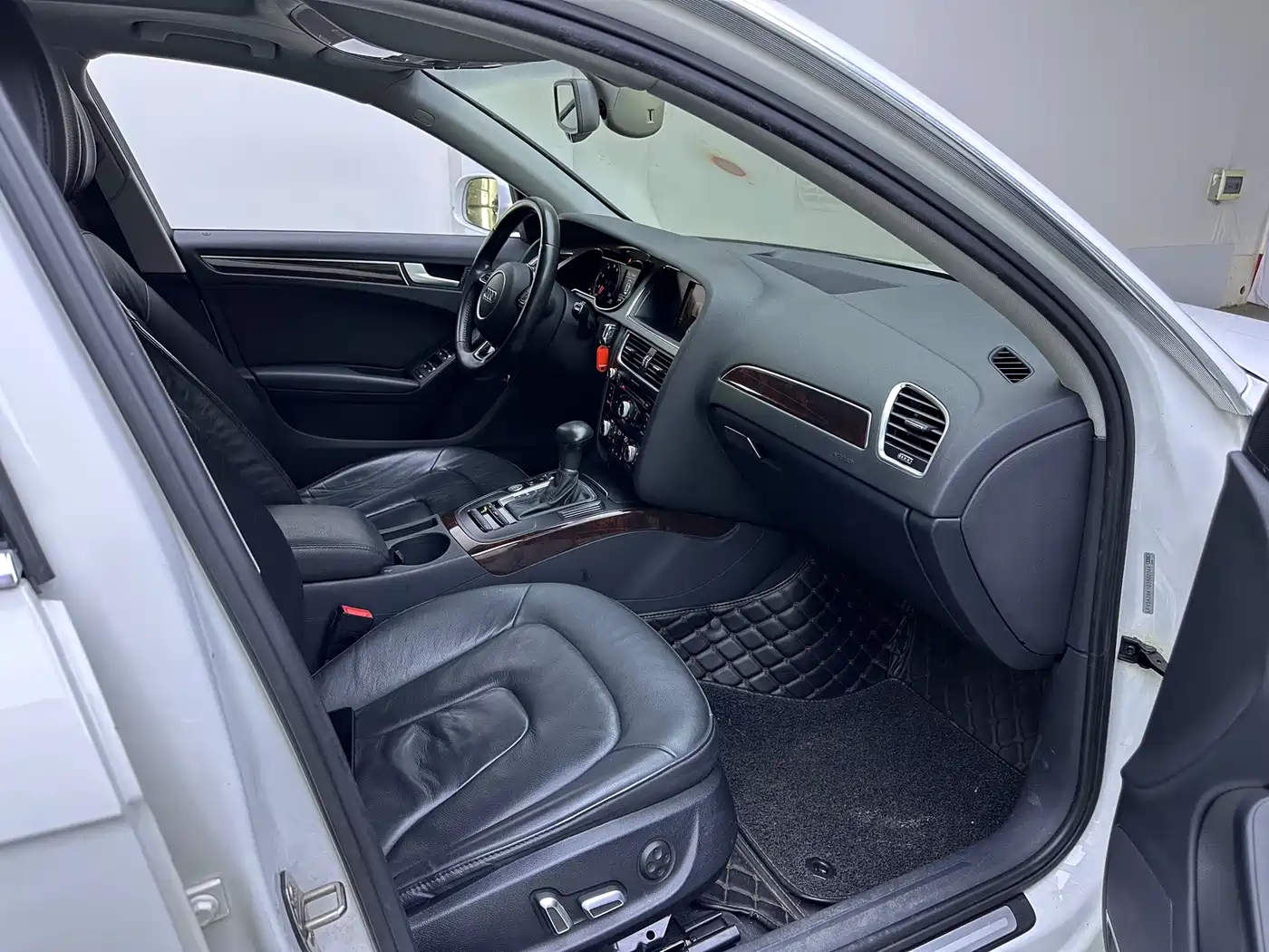 Audi A4L 2016 35 TFSI Collector's Edition S line Comfort фото 12